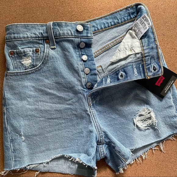 Levi’s Ribcage Shorts - Picture 3 of 8
